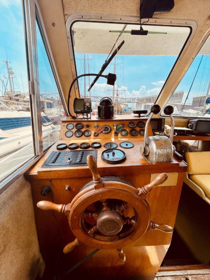 Hotel Stylish 80'S Fishing Boat Sant Adrià de Besòs Esterno foto